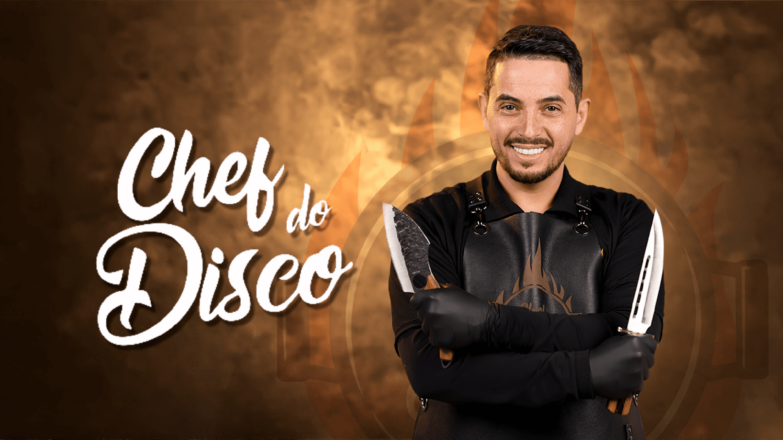 Chef do Disco — chef segurando facas artesanais diante de fundo esfumaçado com brasas