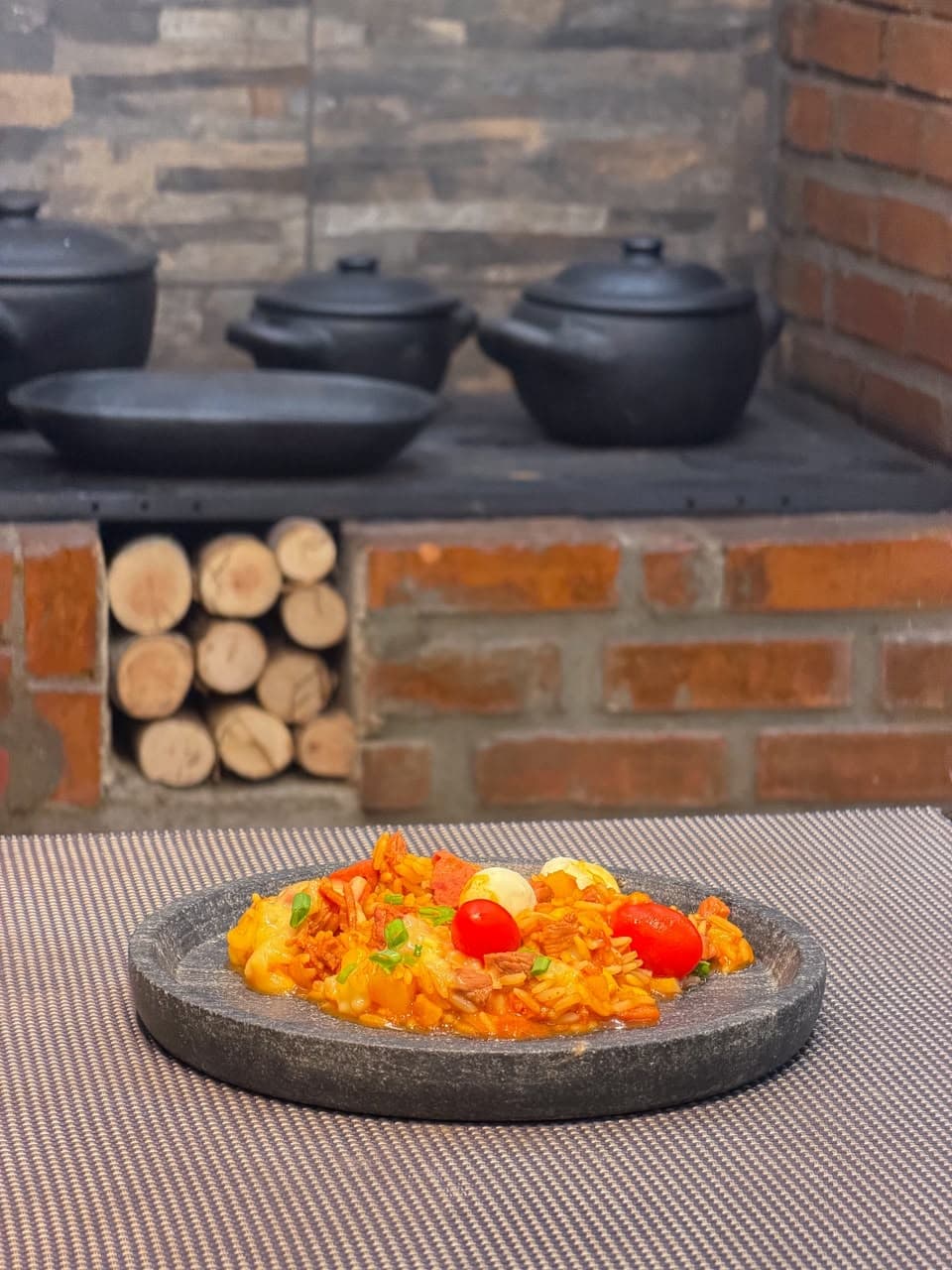 Arroz carreteiro no disco de arado